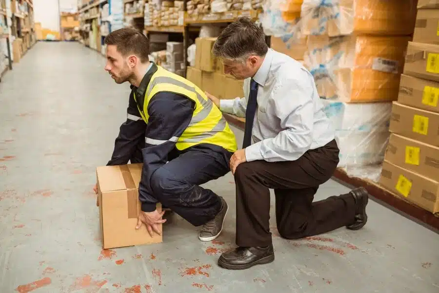 manager training worker for manual handling